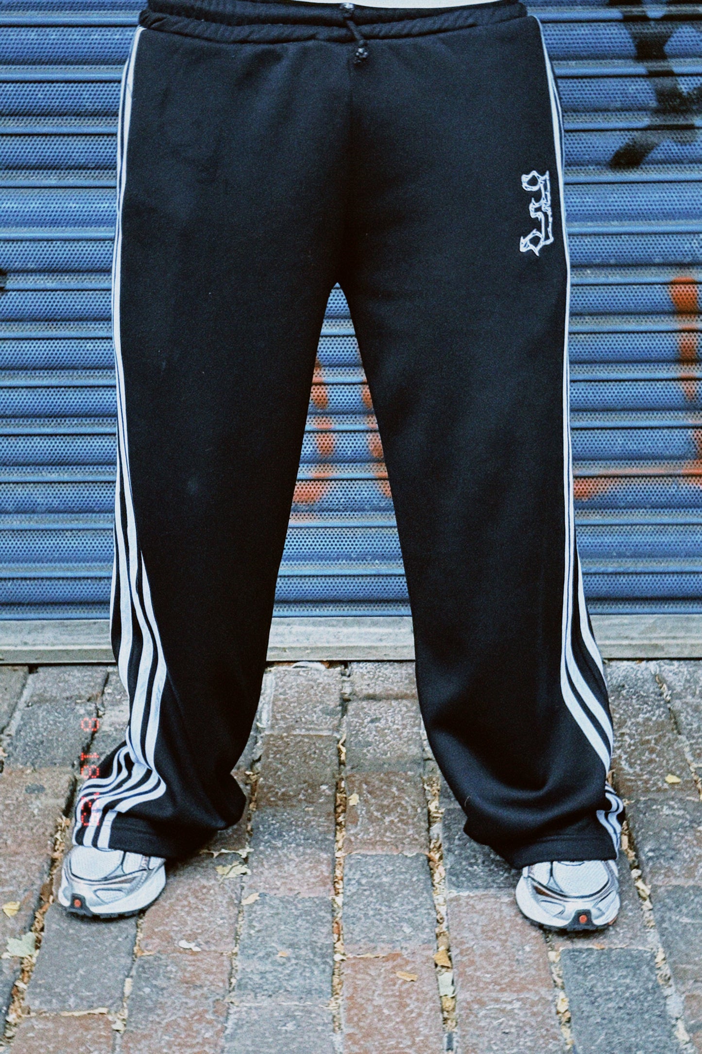 3hree joggers